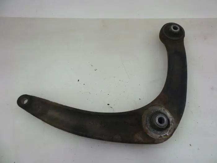 Front wishbone, right Peugeot 307