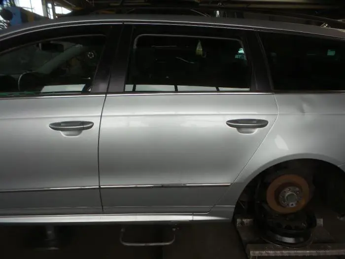 Drzwi lewe tylne wersja 4-drzwiowa Volkswagen Passat