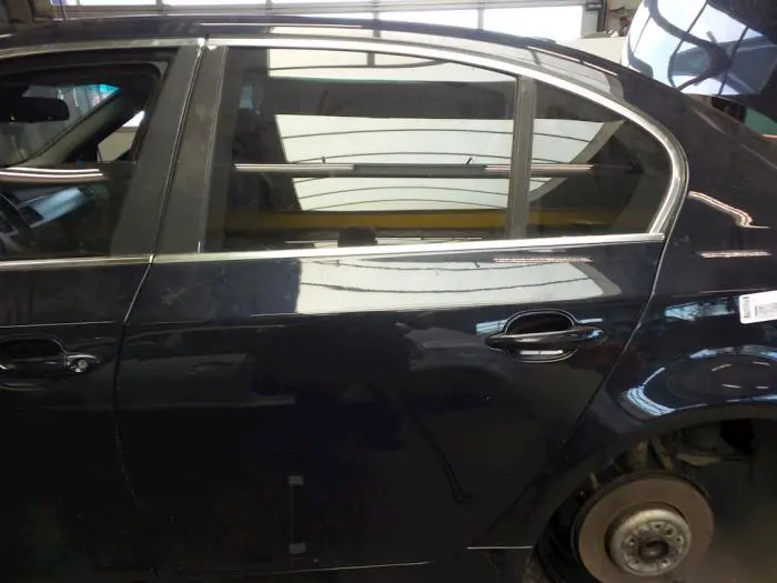 Drzwi lewe tylne wersja 4-drzwiowa BMW 5-Serie