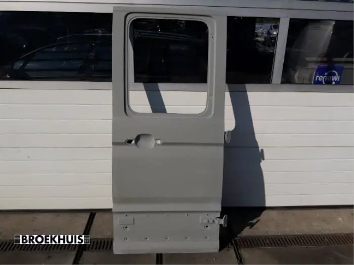 Tylne drzwi samochodu dostawczego Volkswagen Crafter