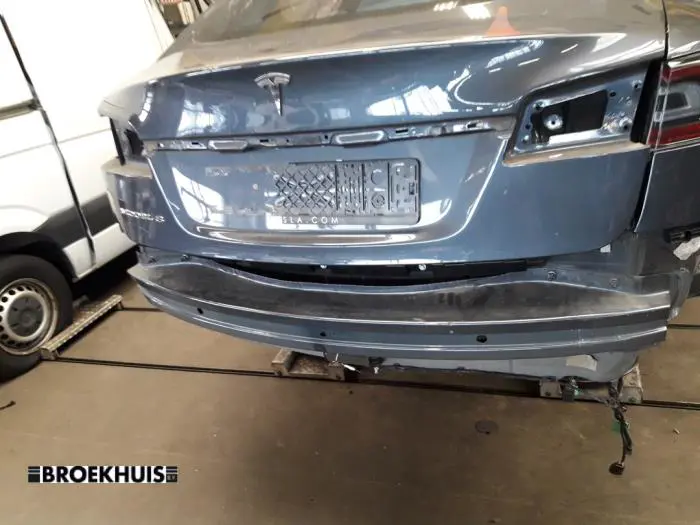Bumperframe achter Tesla Model S