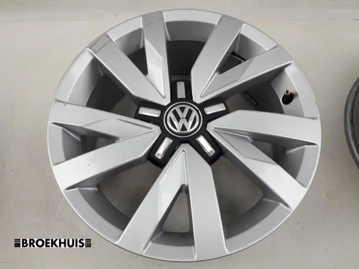 Wheel Volkswagen Passat