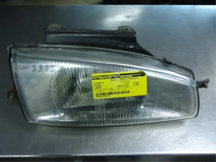 Reflektor prawy Hyundai Lantra