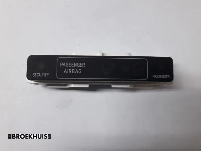 Luz de control de airbag Toyota Avensis