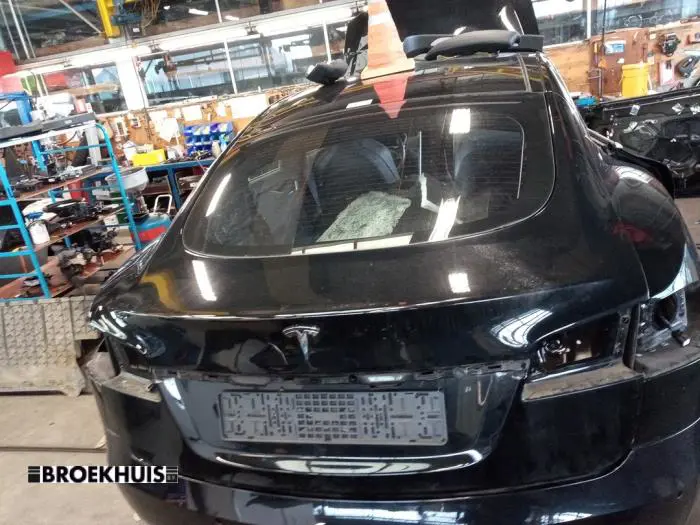 Portón trasero Tesla Model S