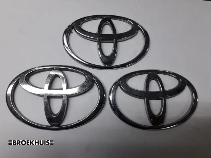 Emblemat Toyota Yaris