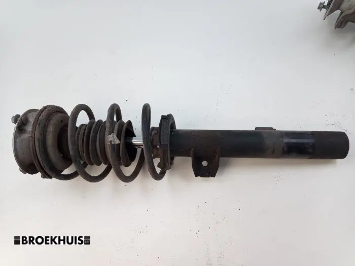 Front shock absorber rod, right BMW 1-Serie