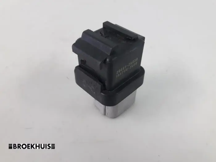 Glow plug relay Toyota Auris