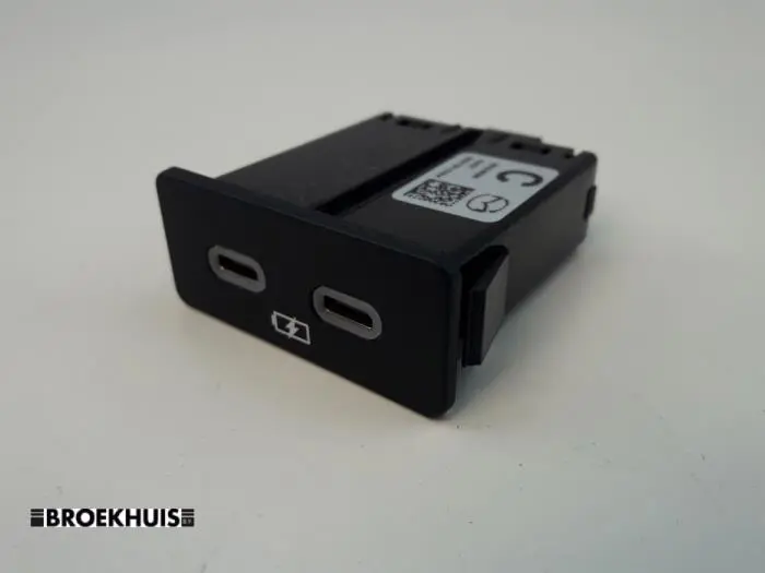 AUX / USB connection Mazda CX-60
