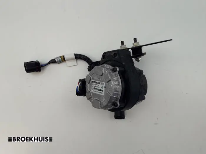 Additional water pump Mazda CX-60