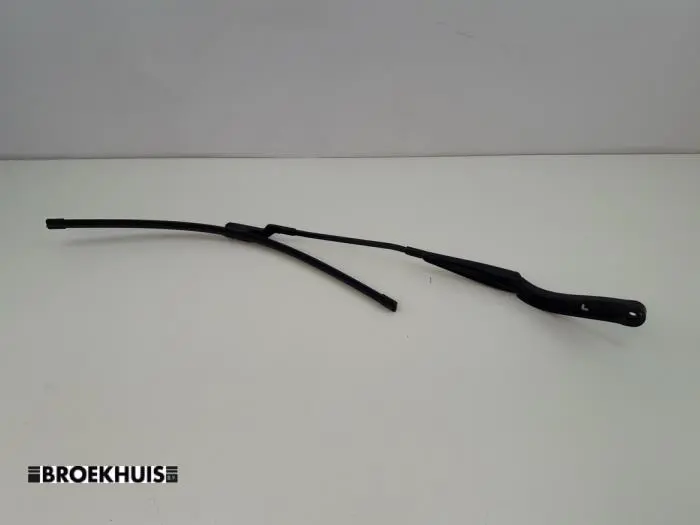 Front wiper arm Renault Trafic