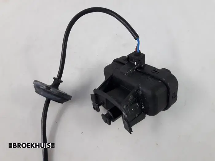 Tank flap lock motor Skoda Superb