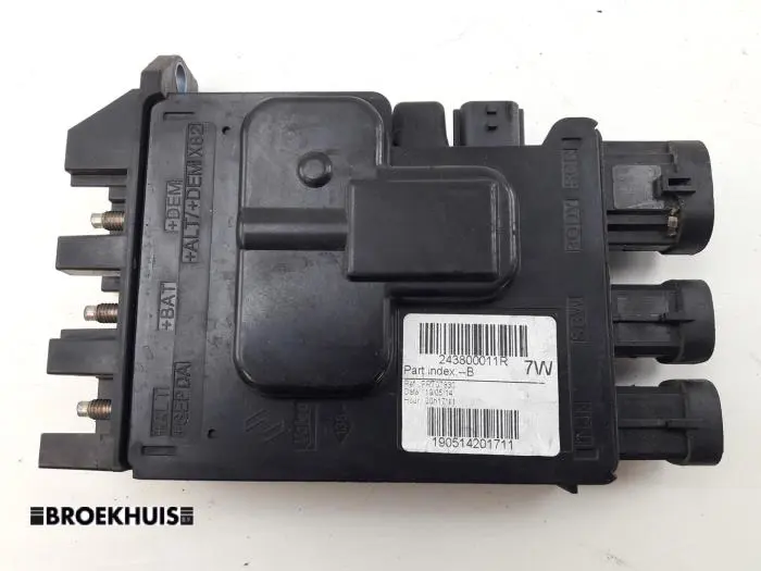 Regulator napiecia Renault Megane