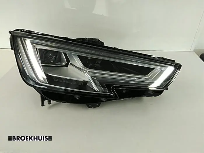 Headlight, right Audi A4