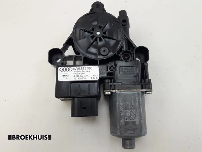 Motor bagageafdekking links Audi A4