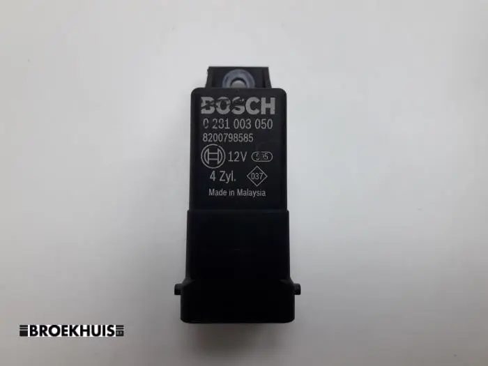 Glow plug relay Opel Vivaro