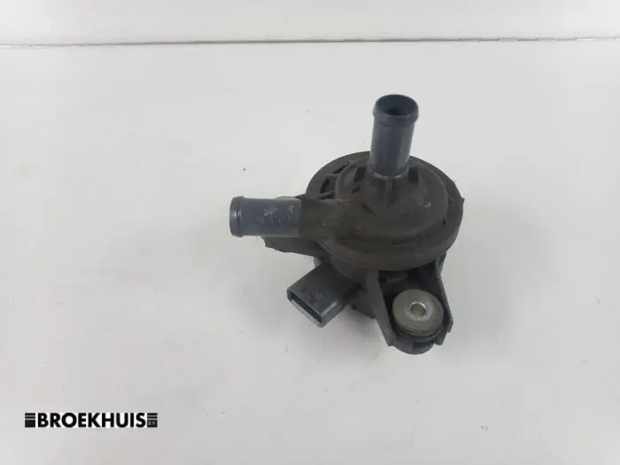 Additional water pump Mitsubishi Outlander