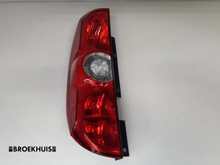 Luz trasera izquierda Opel Combo