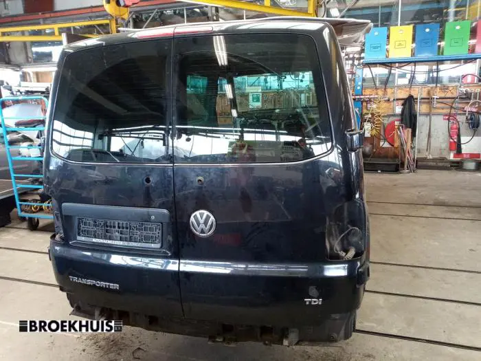 Tylne drzwi samochodu dostawczego Volkswagen Transporter