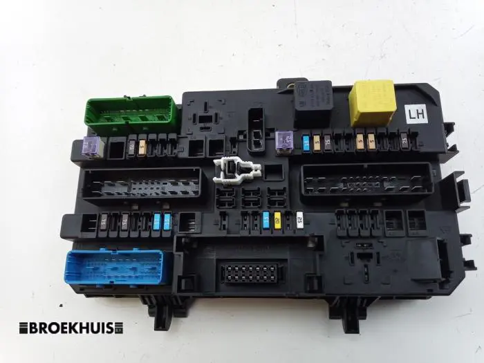 Fuse box Opel Zafira C