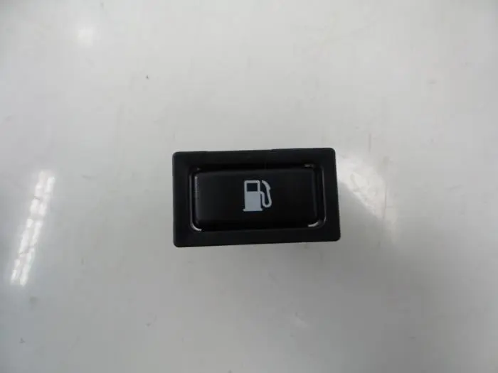 Interruptor tapa de depósito Toyota Avensis