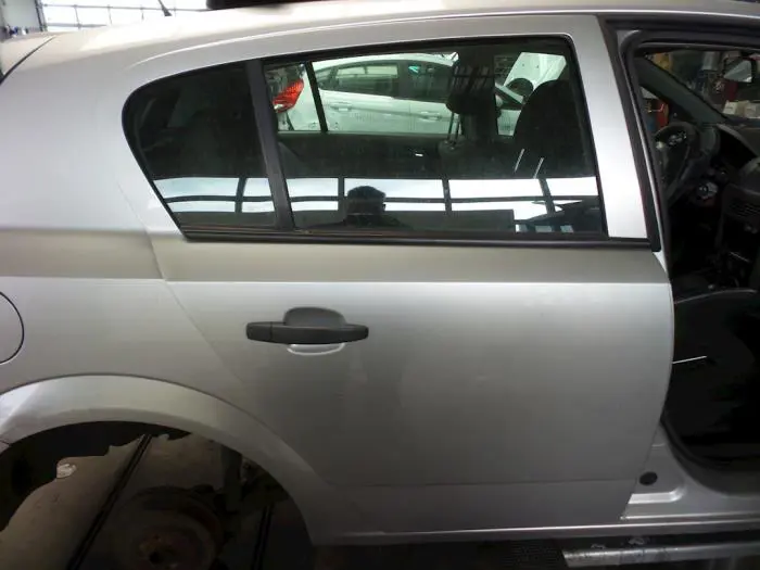 Drzwi prawe tylne wersja 4-drzwiowa Opel Astra