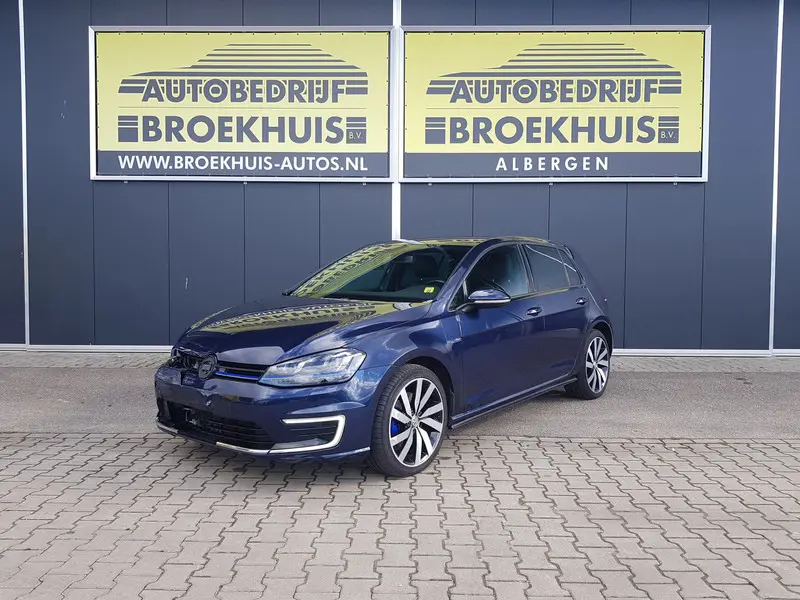 Schadeauto Volkswagen Golf 1.4 TSI GTE